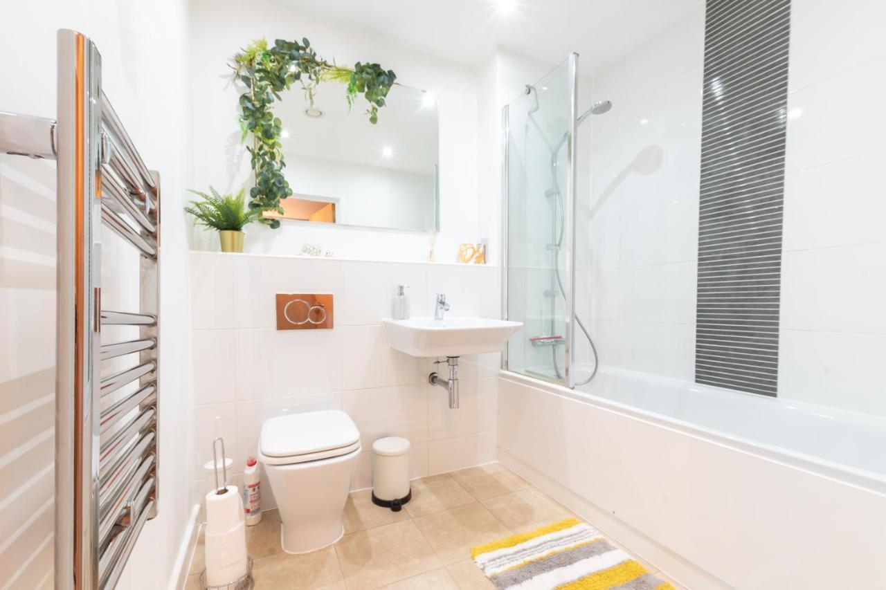 Amber Apartment Oasis - Your Gateway To Southampton'S Vibrant Heart, Port, Shopping ภายนอก รูปภาพ